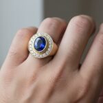 Gouden ring met saffier en diamanten