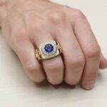 Gouden ring met diamanten en saffier