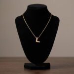 Gouden ketting met L hanger