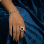 Gouden ring met saffier en diamanten