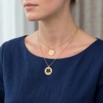 Gouden dubbele klavertje vier hanger