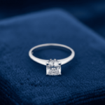 Wit gouden solitaire ring