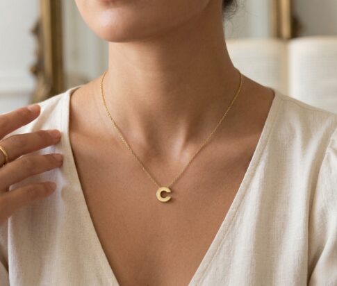 Gouden ketting met C hanger