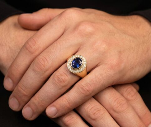 Gouden ring met saffier en diamanten