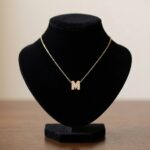 Gouden ketting met M zirkonia hanger