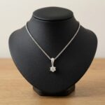 Wit gouden Christian hanger met diamant