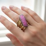 Zilveren ring met ruwe stichtiet steen