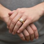 Gouden cachet ring met diamant