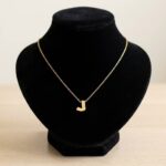 Gouden ketting met J hanger
