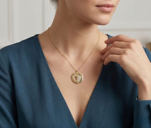 Gouden zirkonia baby hanger