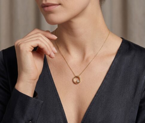 Geel gouden ketting met cirkel hanger