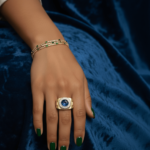 Gouden ring met diamanten en saffier