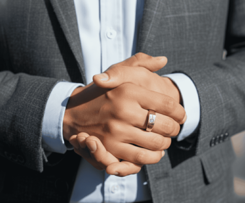 Gouden cachet ring met zirkonia