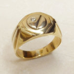 Geel en wit gouden cachet ring met diamant