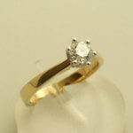 Geel gouden solitair diamanten ring