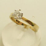 Geel gouden solitair diamanten ring