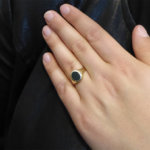 Geel gouden zegelring met heliotroop