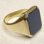Gouden blauwe lagensteen cachet ring