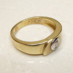Gouden cachet ring met diamant