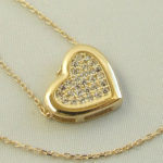 Gouden collier en zirkonia hanger