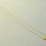 Gouden collier en zirkonia hanger