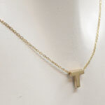 Gouden ketting met T hanger