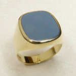 Gouden lagensteen cachet ring