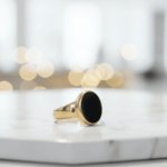 Geel gouden cachet ring met lagensteen