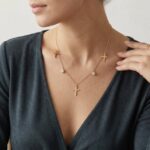 Geel gouden kruis hanger