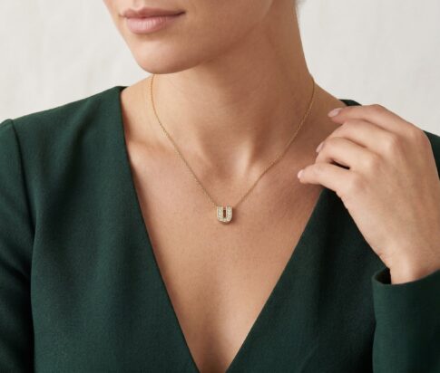 Gouden ketting met U zirkonia hanger