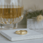 Gouden cachet ring met zirkonia