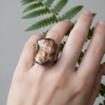 Zilveren ring met ruwe grossulaar