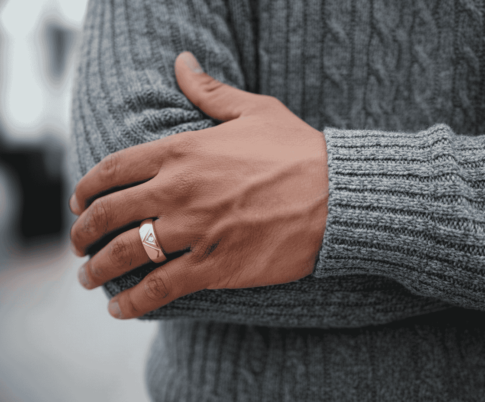 14 karaat cachet ring met diamant