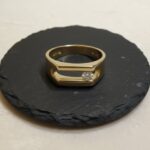 Gouden swinging diamant cachet ring