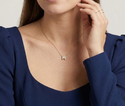 Gouden ketting met M zirkonia hanger