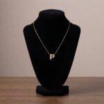 Gouden ketting met P zirkonia hanger