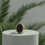 Geel gouden zegelring met heliotroop