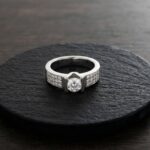 Wit gouden ring met briljant geslepen diamanten