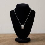 Wit gouden hanger met briljant