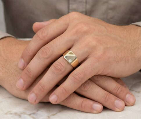 Christian gouden cachet ring met diamant