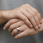 Gouden ring met lapis lazuli