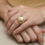 Geel en wit gouden cachet ring met diamant