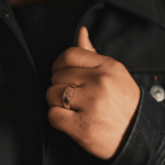 14 karaat cachet ring met diamant