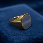 Gouden lagensteen cachet ring