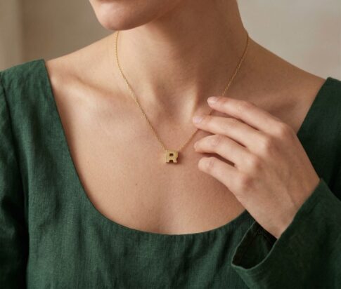 Gouden ketting met R hanger