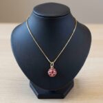 Gouden ketting met robijn hanger