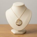 Gouden zirkonia baby hanger