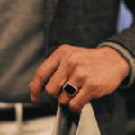 Wit gouden onyx cachet ring