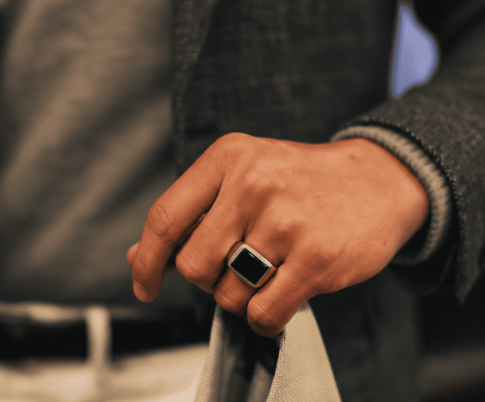 Wit gouden onyx cachet ring