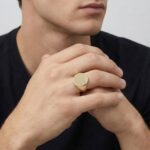 Wit gouden cachet ring